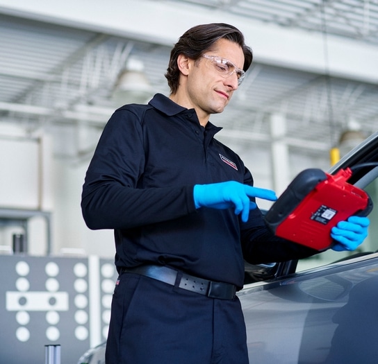 A speedy glass employee uses a recalibration device