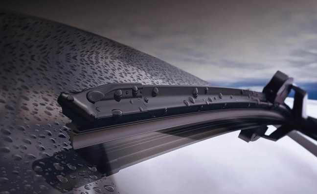 Water-repellent-and-weatherproofing-treatment Vitre auto traitée avec traitement anti-intempéries