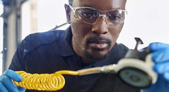 A speedy glass expert repairs a broken windshield