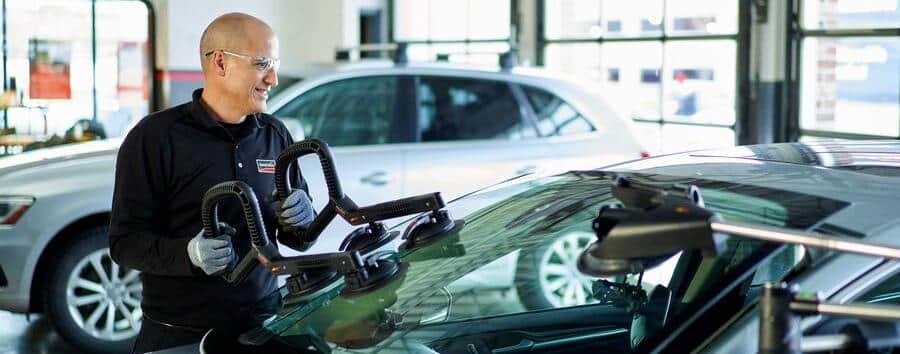 replace-sg Windshield replacement service at Speedy Glass