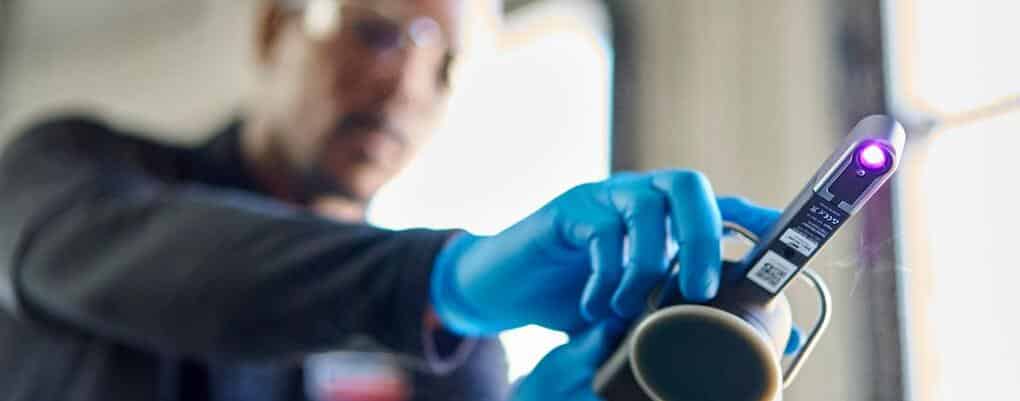 repair-sg-lva Windshield repair with specialized equipment