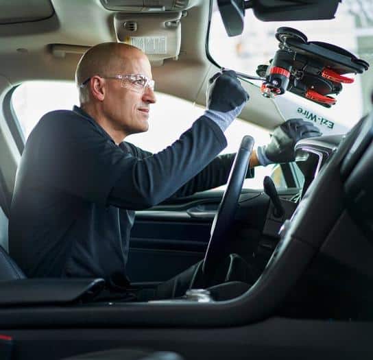 replace-sg-lva Windshield replacement from the interior of the vehicle